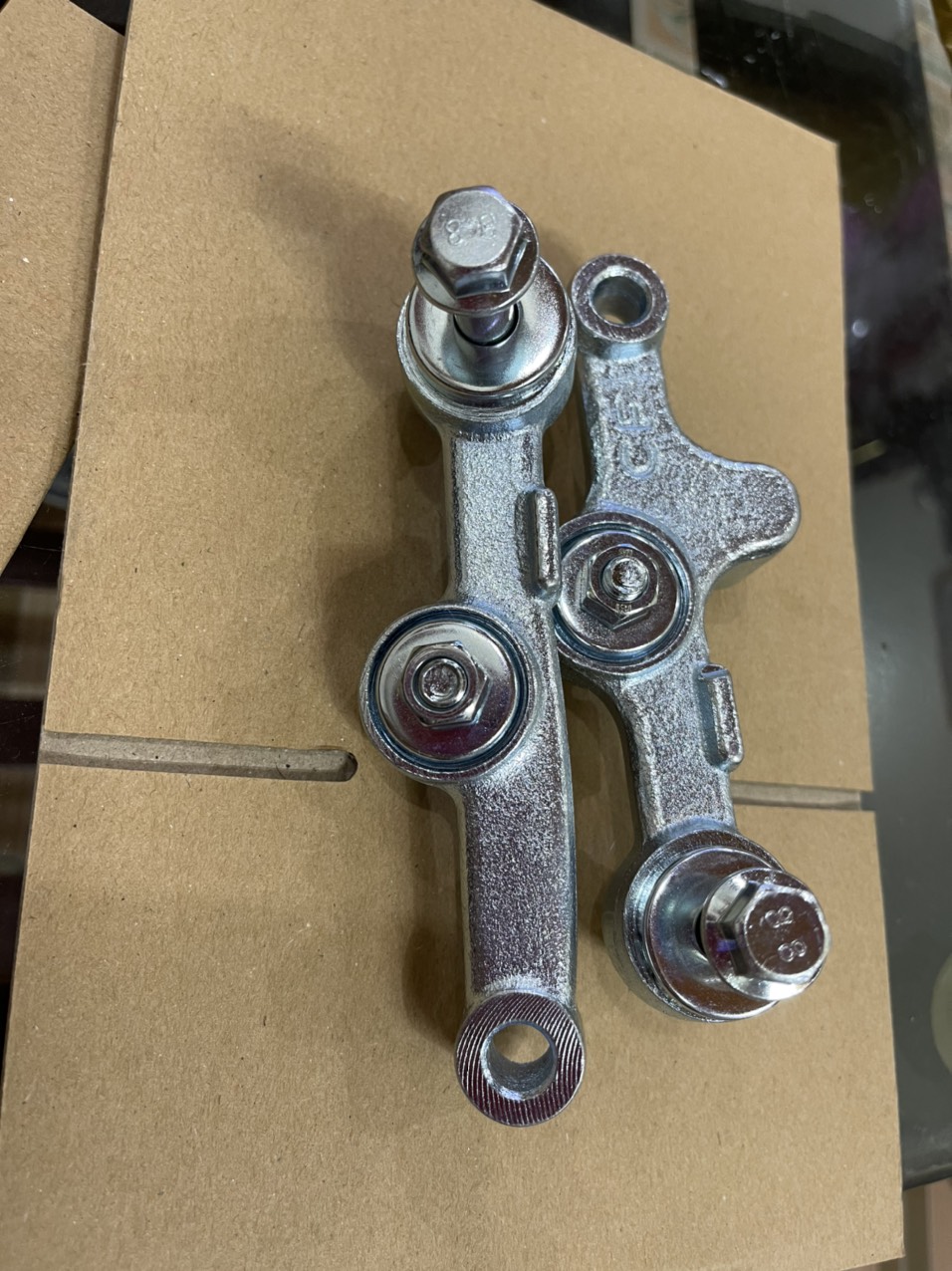 HÀNG MỚI VỀ Đôi giò gà giảm sóc trước honda cub các đời ( đầy đủ ốc và bạc càng)