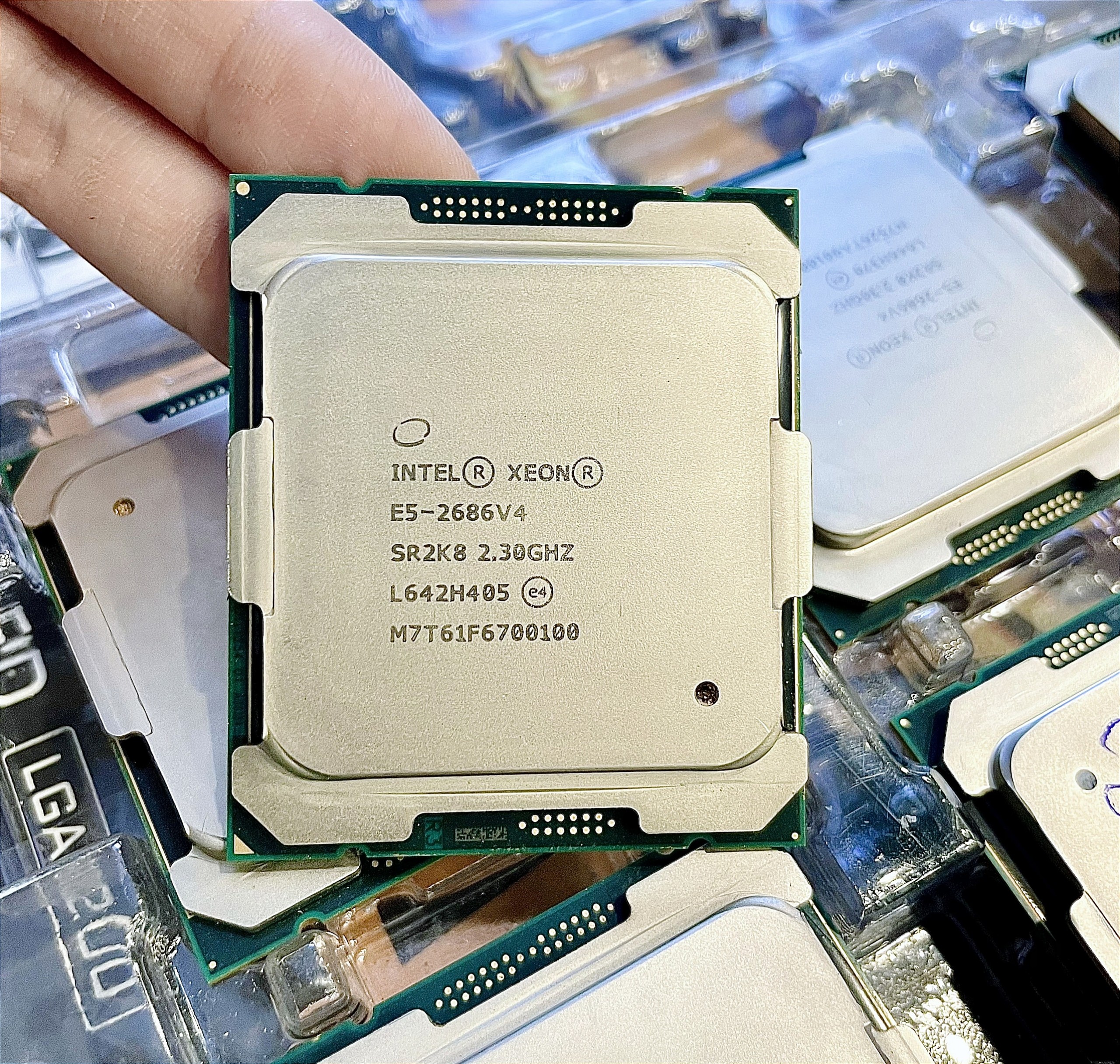 Intel Xeon E5-2686 V4 SR2K8 18-Core 2.3GHz 45MB LGA 2011-3 Processor (Renewed) with 12 months warranties