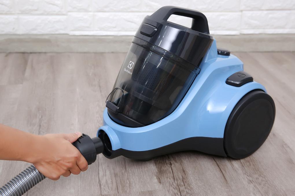 Máy hút bụi Electrolux EC31-2BB 1800W
