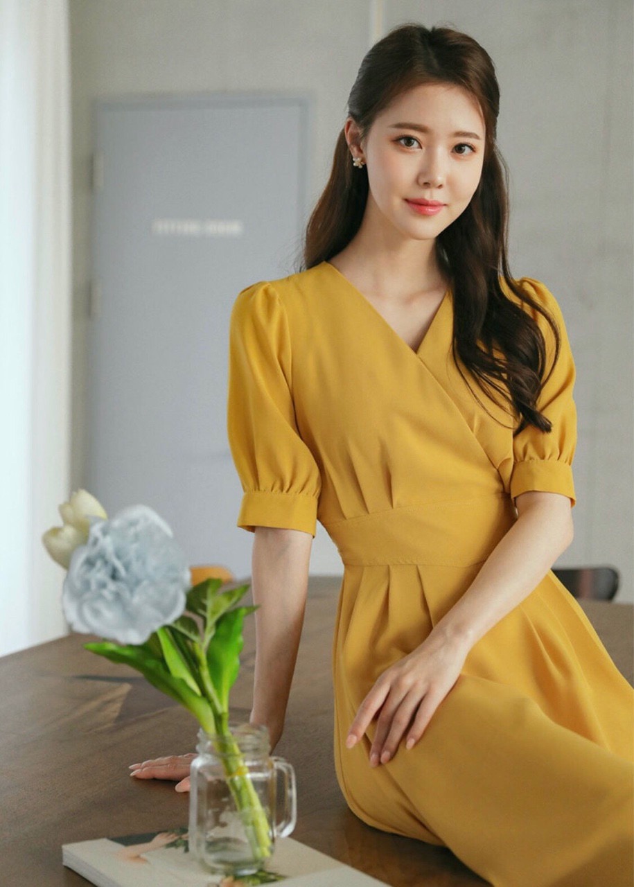 Đầm freesize vàng bo eo