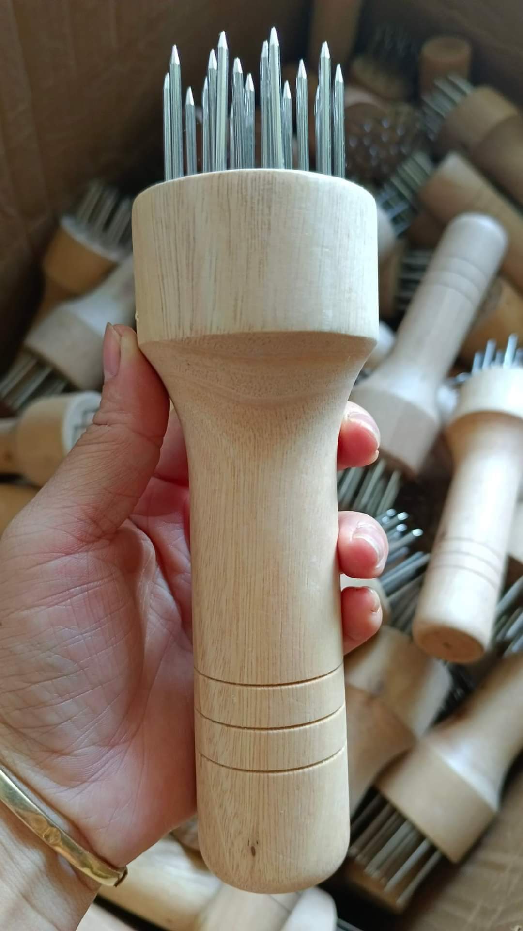 Dụng cụ xăm bì [đâm thịt ướp cho thấm]