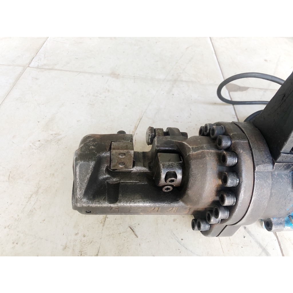 Máy Cắt Sắt Thủy Lực Cầm Tay Phi 25 Hàn Quốc ( cũ)
