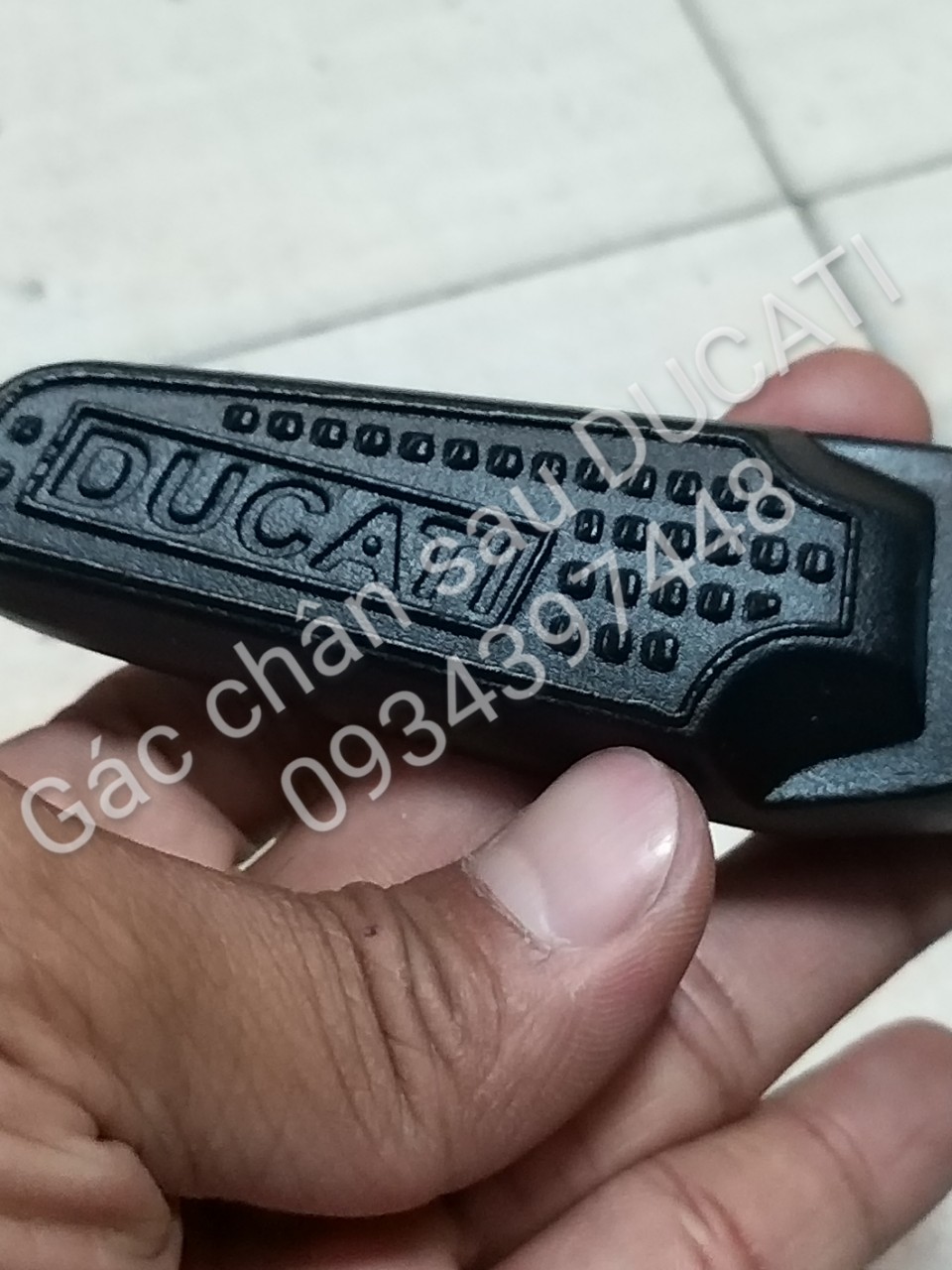 GÁC CHÂN SAU DUCATI