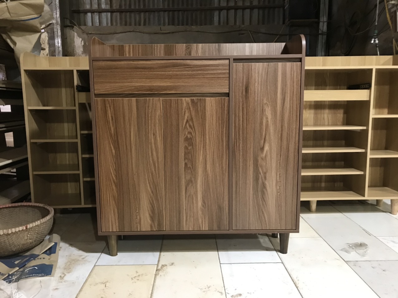 Kệ tủ giày chân gỗ dài 1m 100 cm