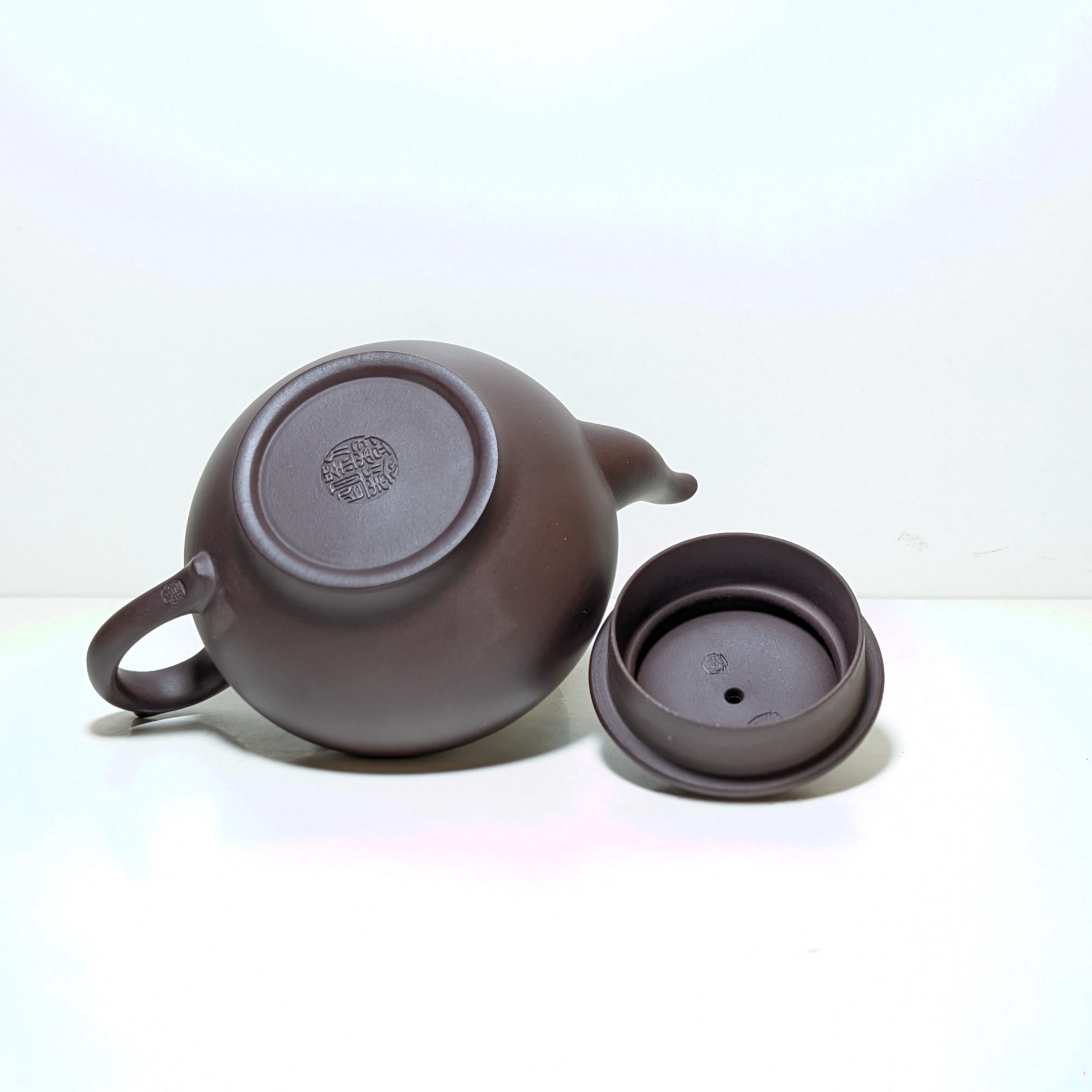 MS 169 Ấm tử sa Nghi Hưng tiếu anh 250ml (khoáng tử nê)