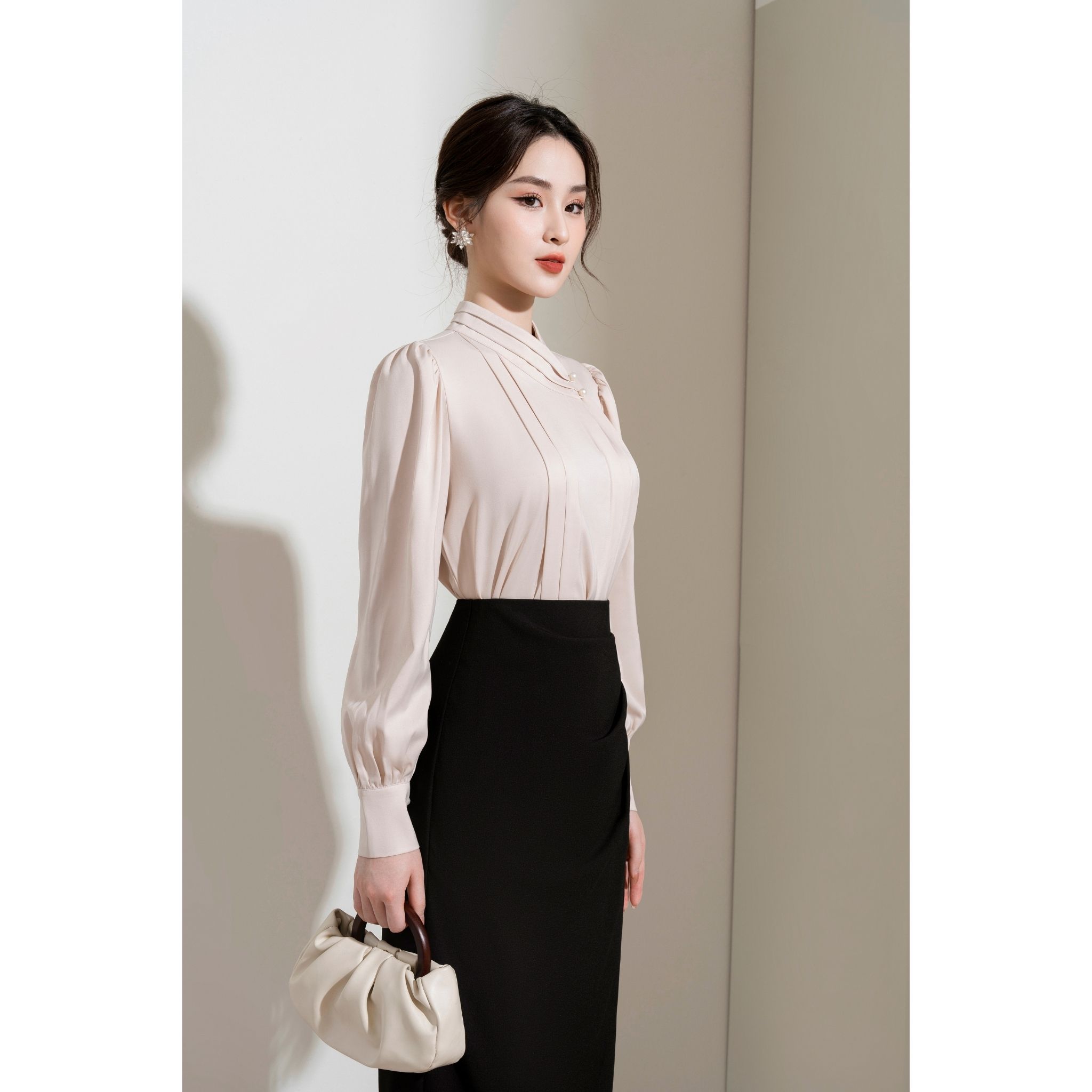 Áo sơ mi nữ cổ lệch cài khuy thân xếp ly tiinstore ahd790