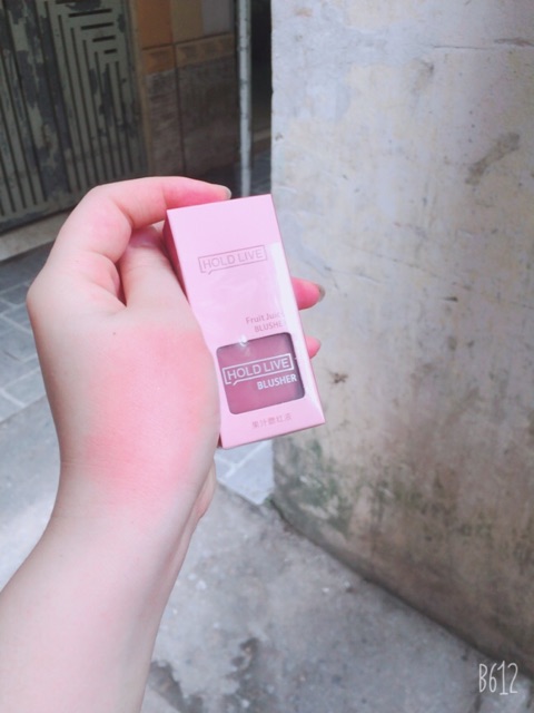 Má hồng kem Hold Live