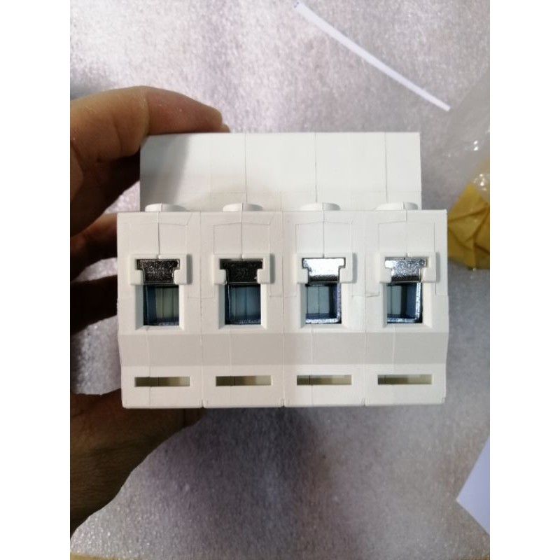 Át to mát 4 pha không chống giật