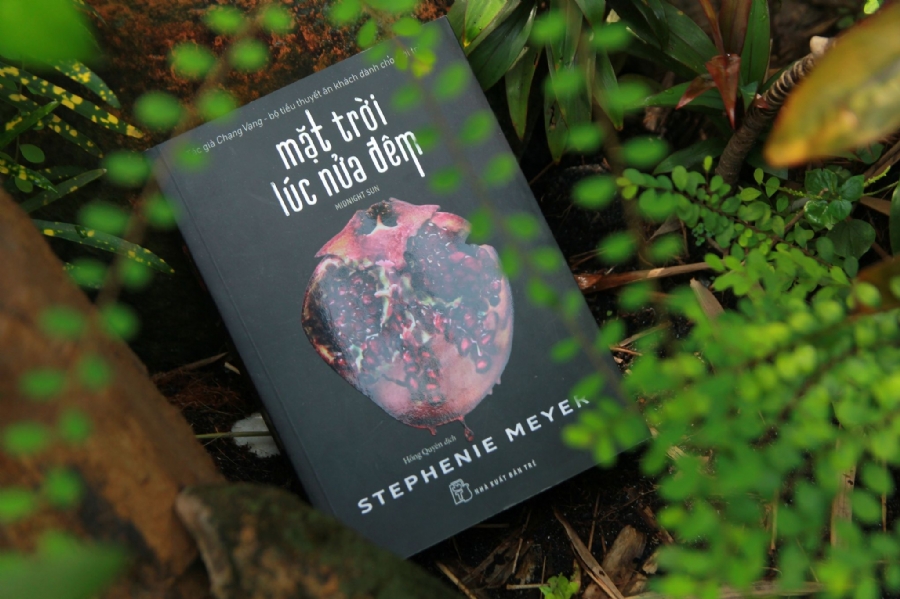 Mặt trời lúc nửa đêm - (Stephenie Meyer)
