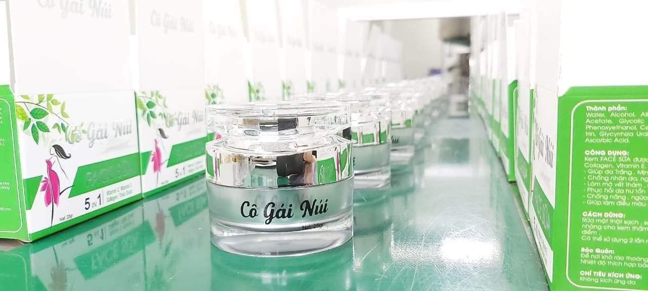 KEM FACE SỮA 5 IN 1 CÔ GÁI NÚI