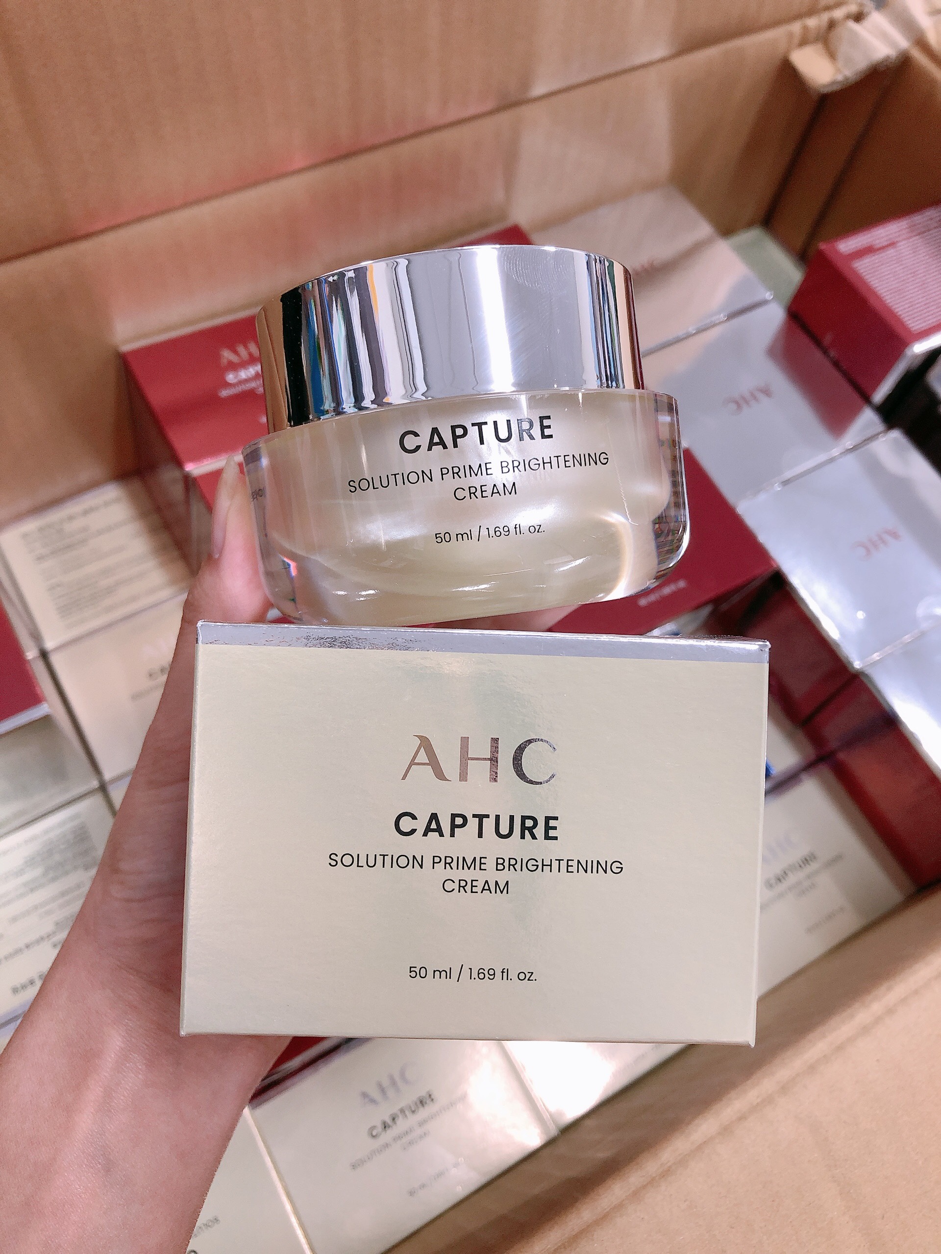Kem dưỡng trắng da AHC Capture Solution Revite Brightening Cream 50ml