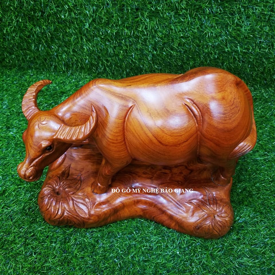 Tượng con trâu gỗ hương dài 34 cm