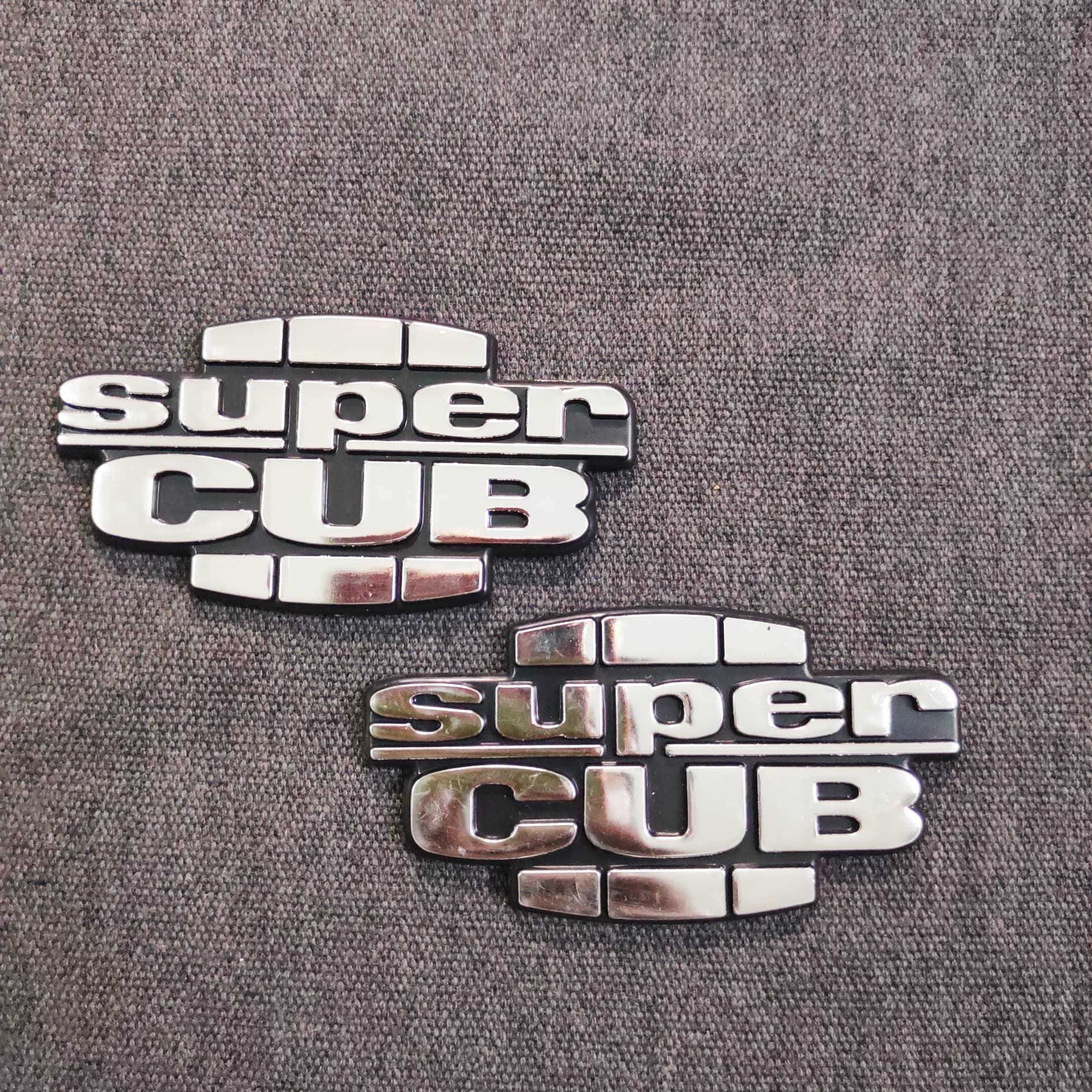 BỘ TEM TRANG TRÍ XE SUPER CUB CHỮ NỔI MỘT THỜI LỪNG LẪY (SIÊU XE CUB)(LOGO BẦU DỤC)