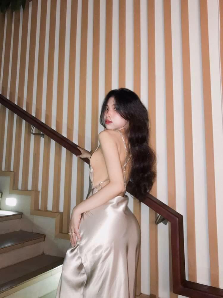 Đầm lụa hở lưng dây đá