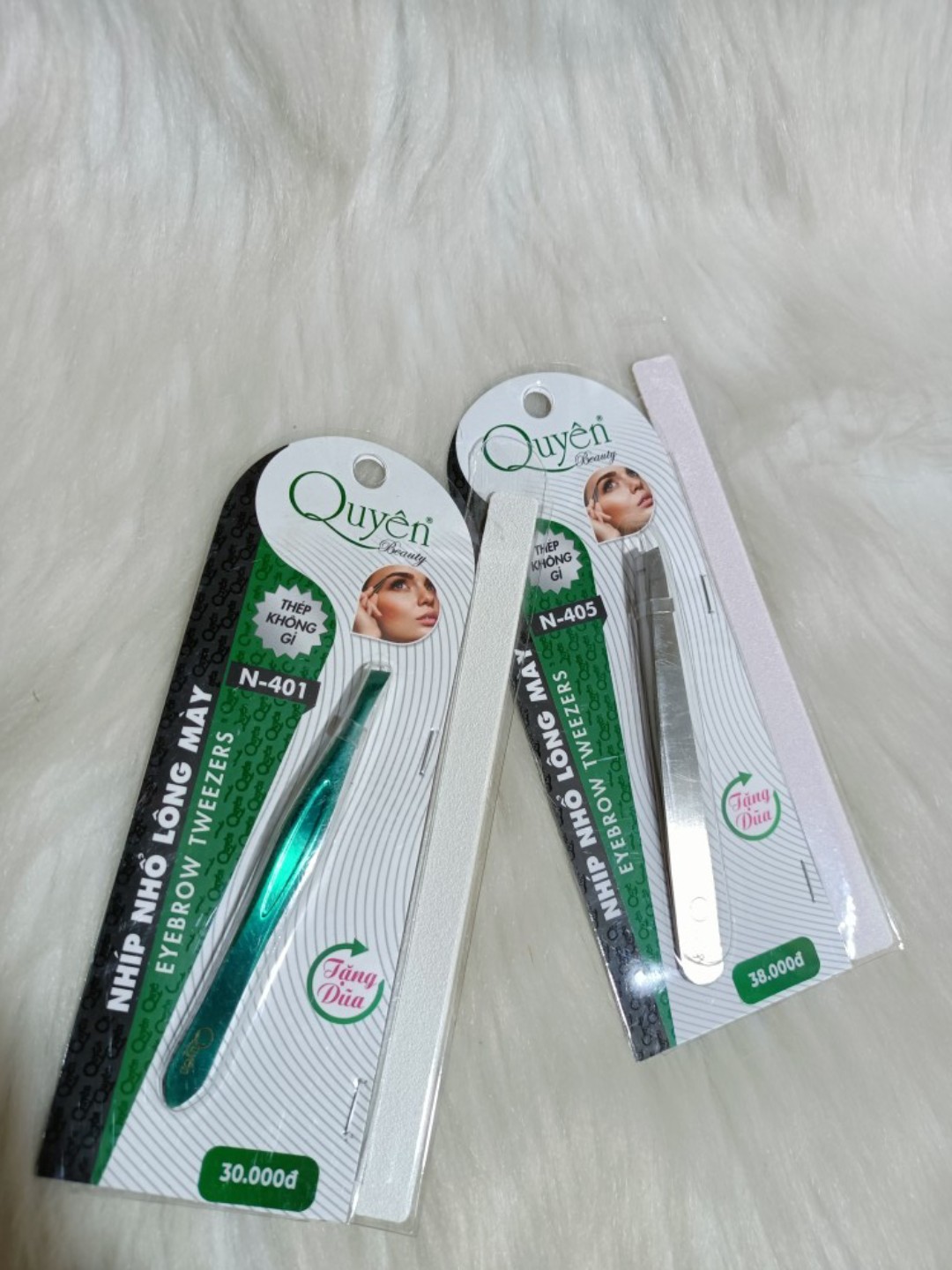 Nhíp nhổ lông mày Quyên