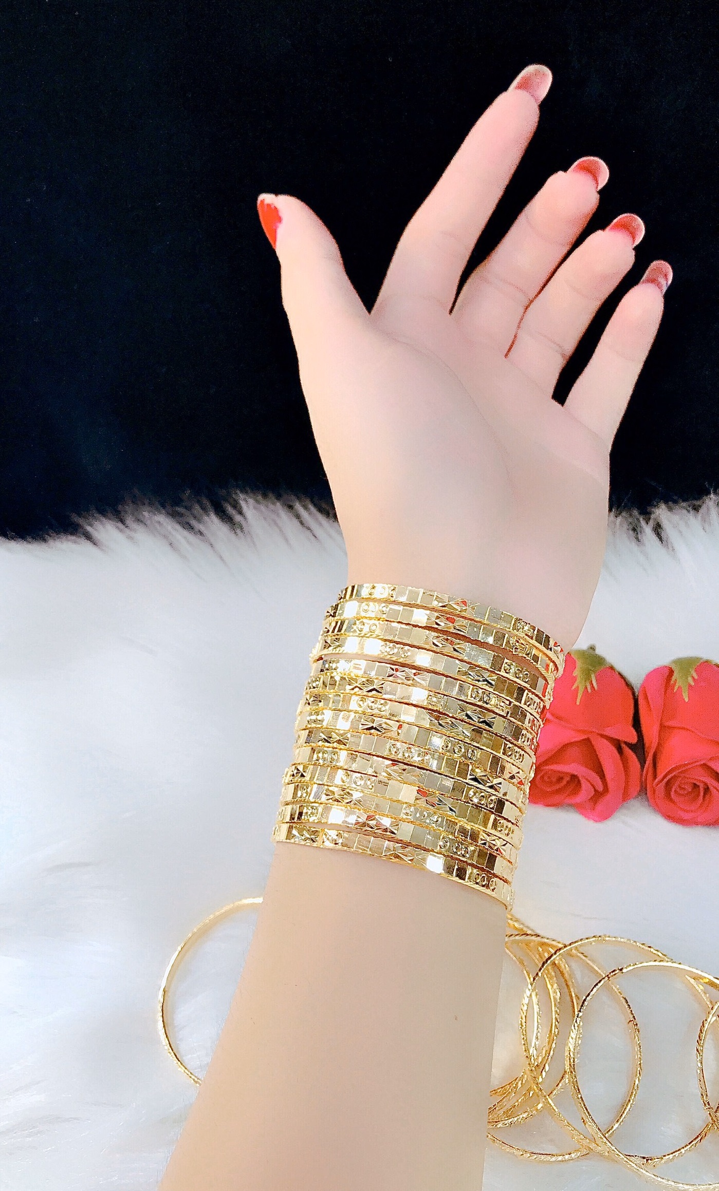 Vòng Simen Bộ 7 Chiếc Có Khoá Gài, 100R1101 Giống Vàng Thật - V1002525 (Bền Màu, Không đen) - Thiết kế Phù Hợp Với Mọi Lứa Tuổi