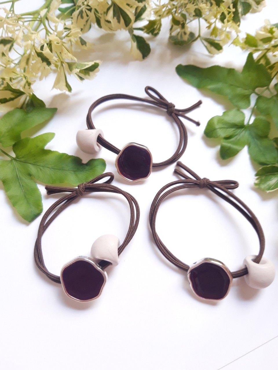 Cột tóc thời trang phong cách Hàn Quốc.