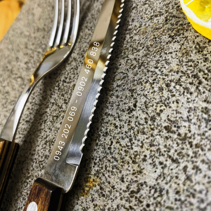 Bộ dao nĩa cán gỗ ăn thịt bò