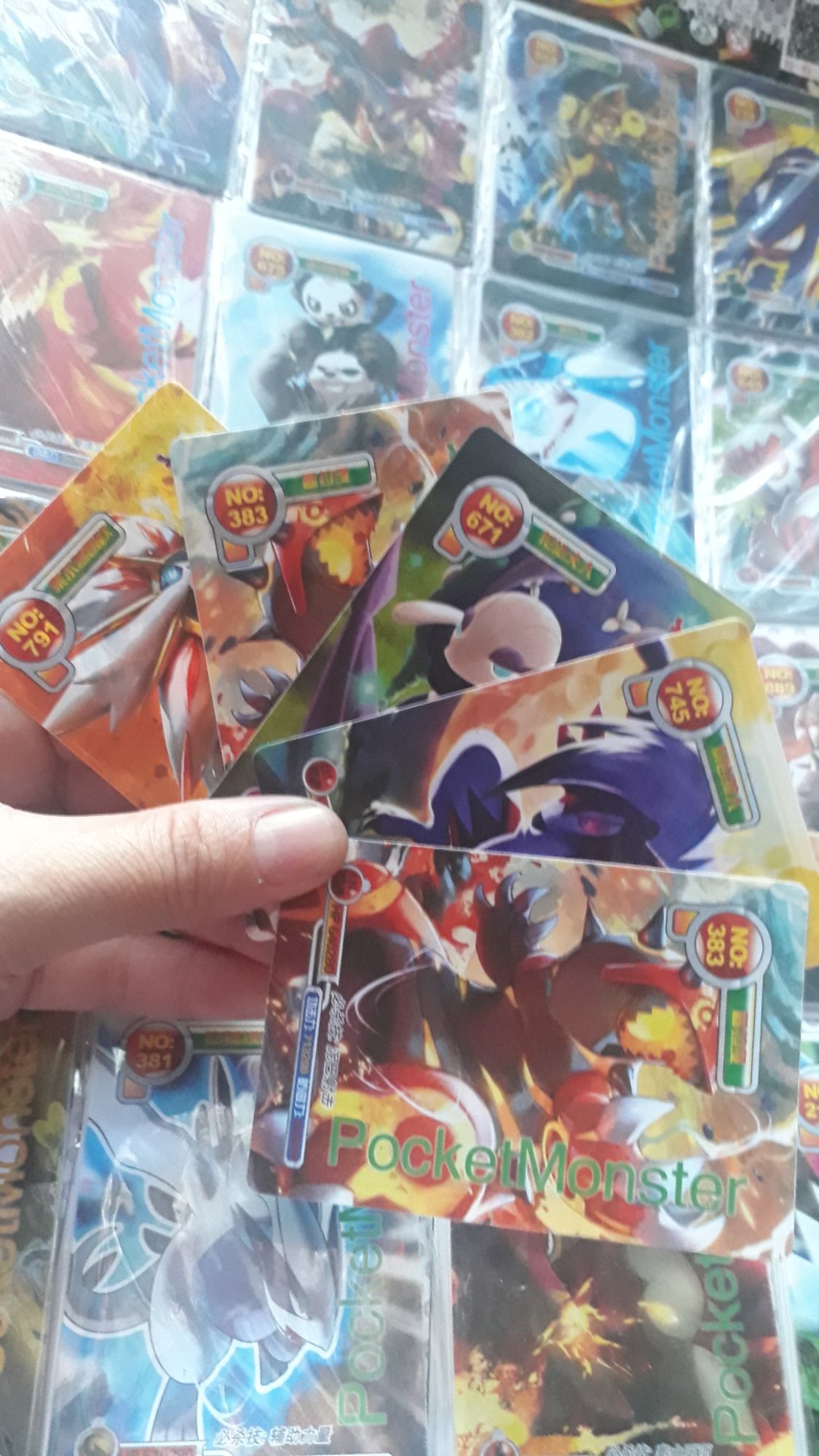 Vỉ 120 thẻ bài pokemon bằng lụa (nhựa dẻo)