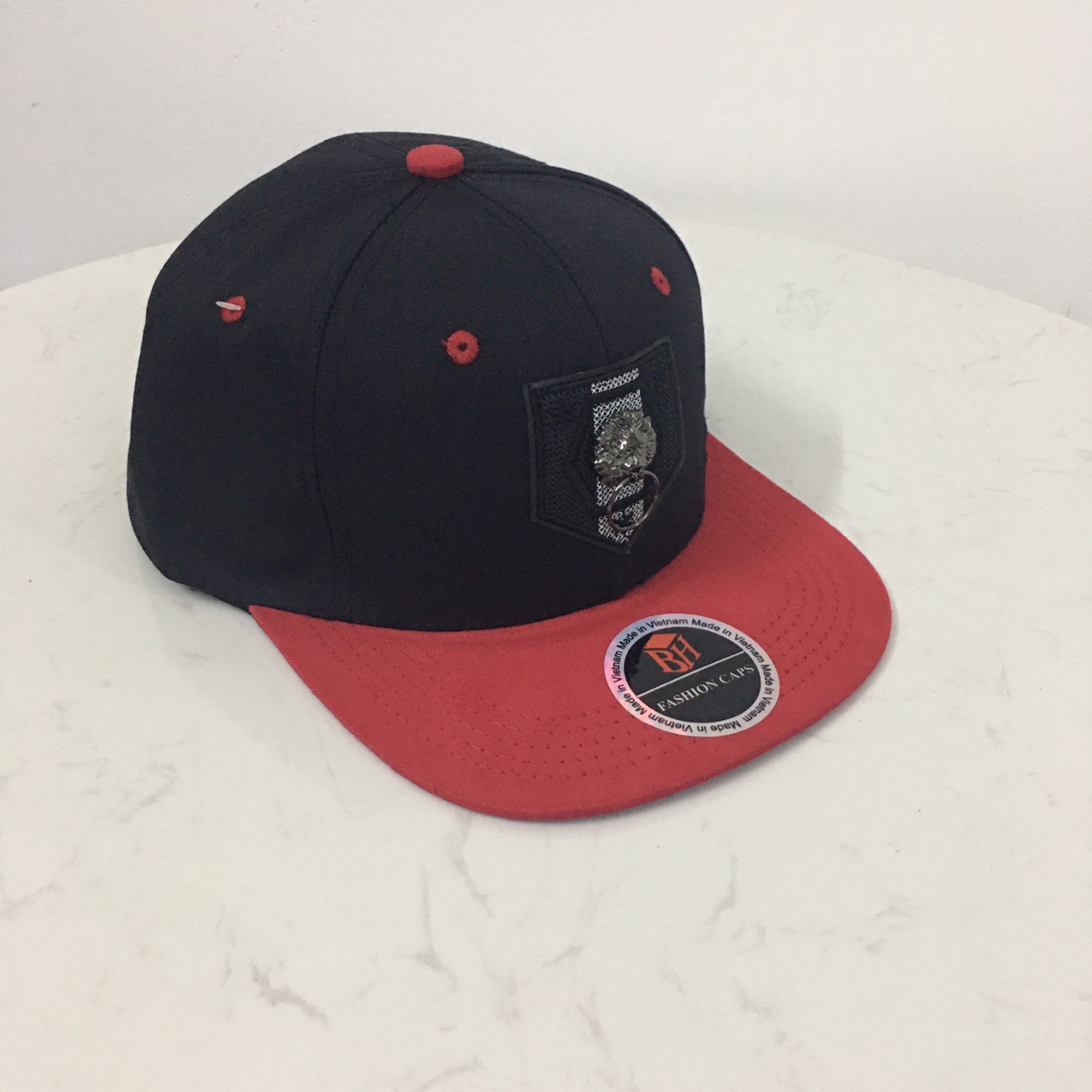 Mũ lưỡi trai phong cách Snapback, Hiphop cá tính (Đen lưỡi trai đỏ)