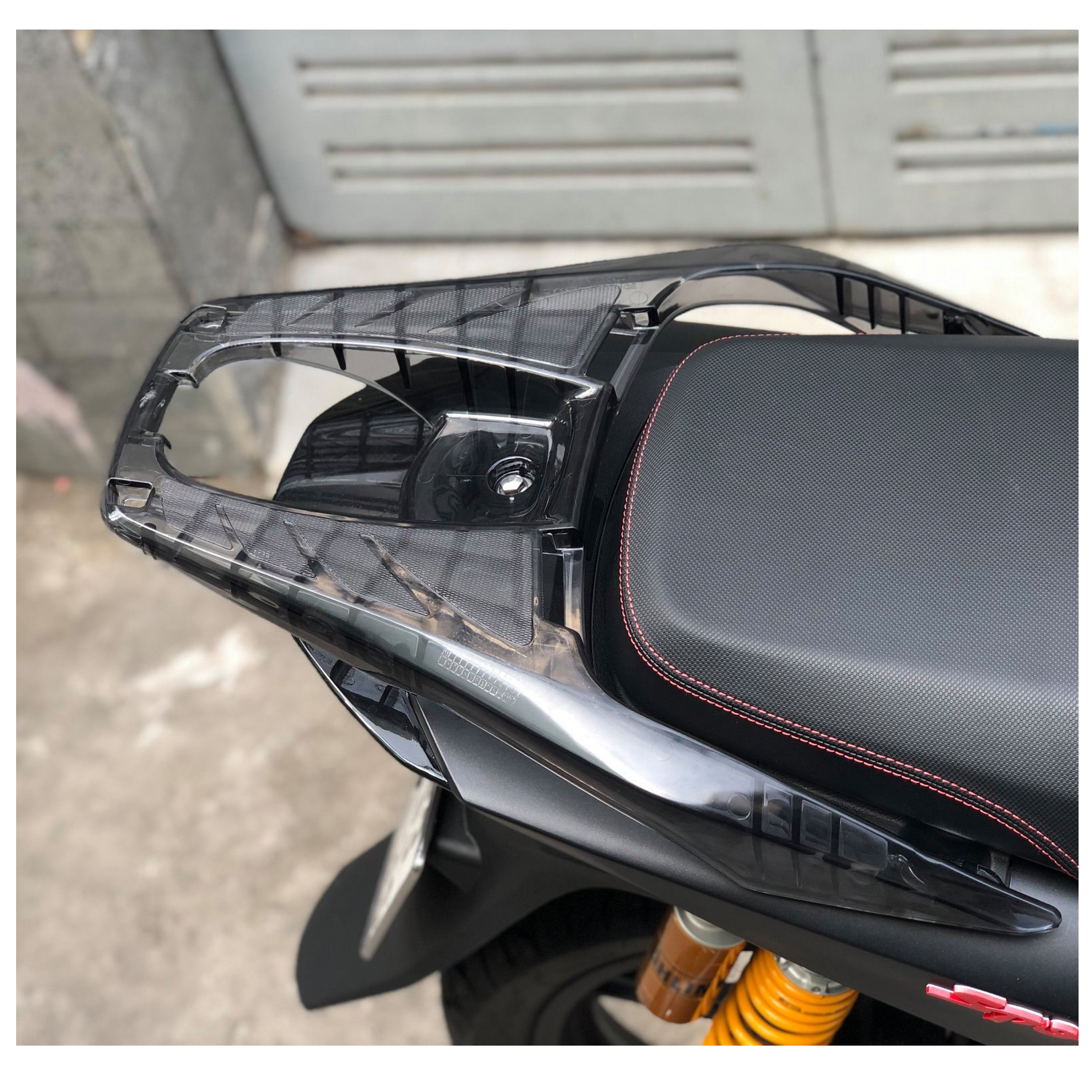 Tay dắt sau 300i cho SH 2020 trong suốt cao cấp