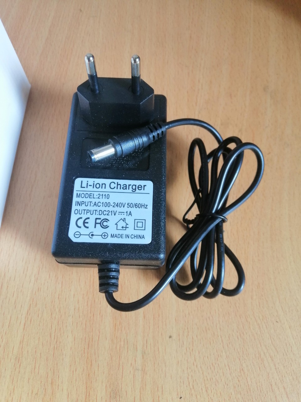 [HCM]Sạc pin 21V - 1A dùng cho máy khoan pin 21V/24V/26V/36V/48V