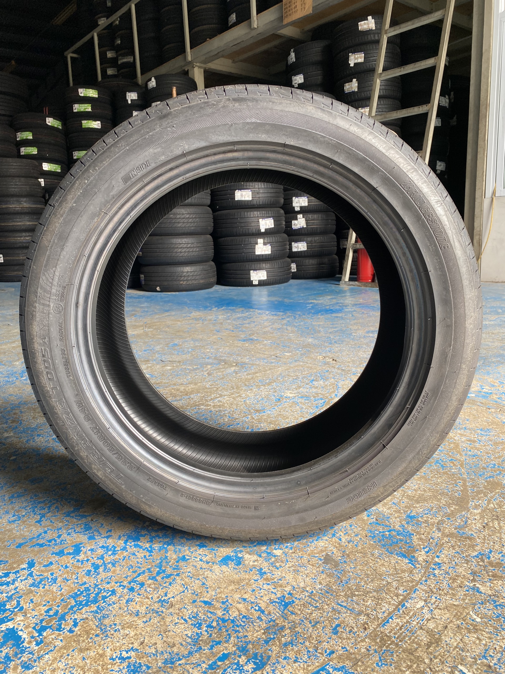 Lốp Bridgestone 225/50R17 T005 Thái date2023