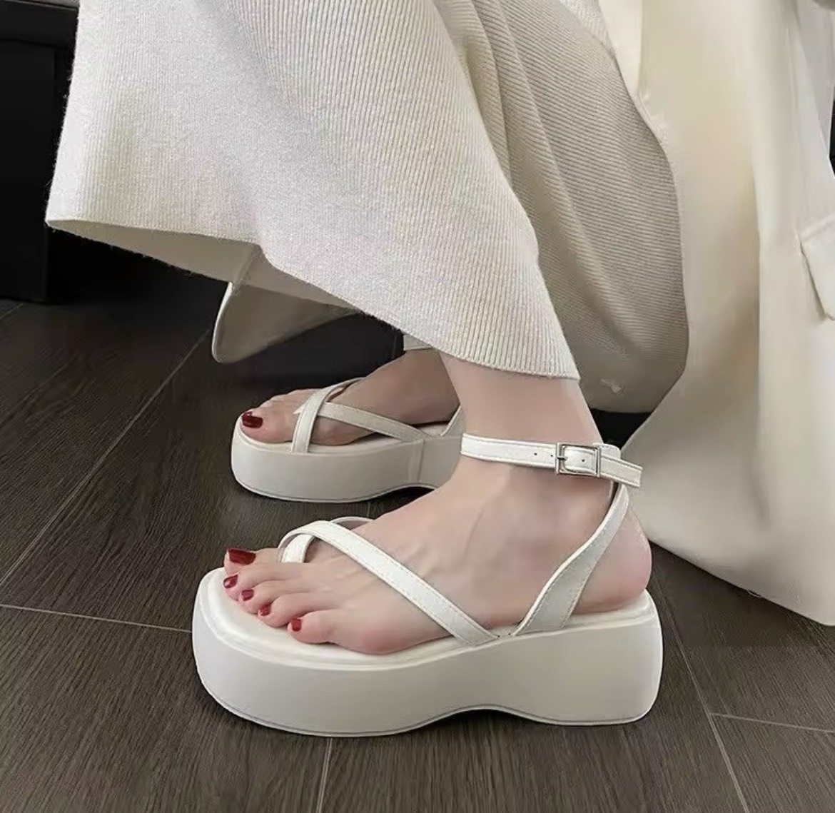 dép bánh mì quay hậu hot nhât hiện nay đế 5p da mềm cao cấp.