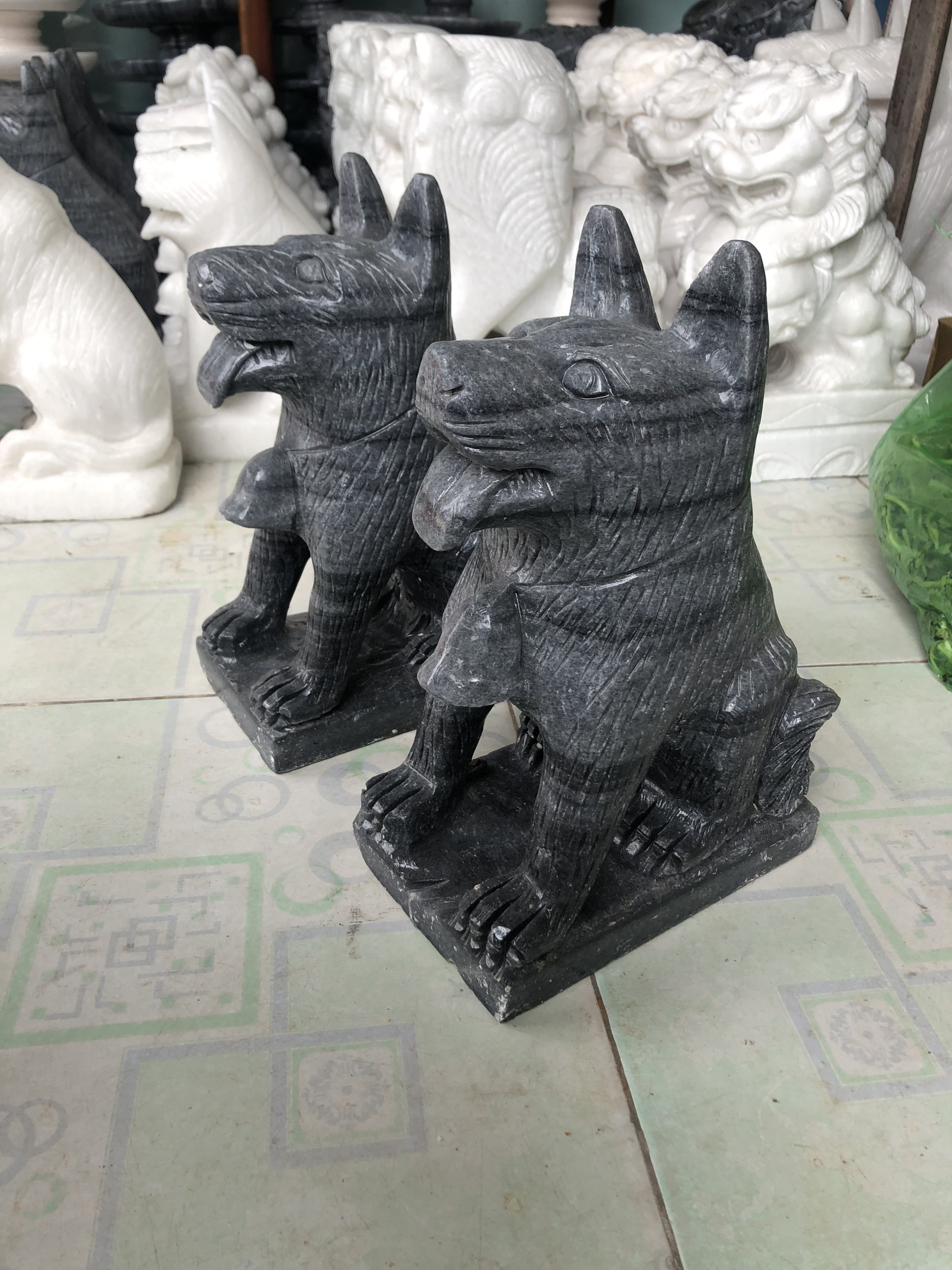 [FreeshipMAX] Chó đá non nước màu đen 30cm