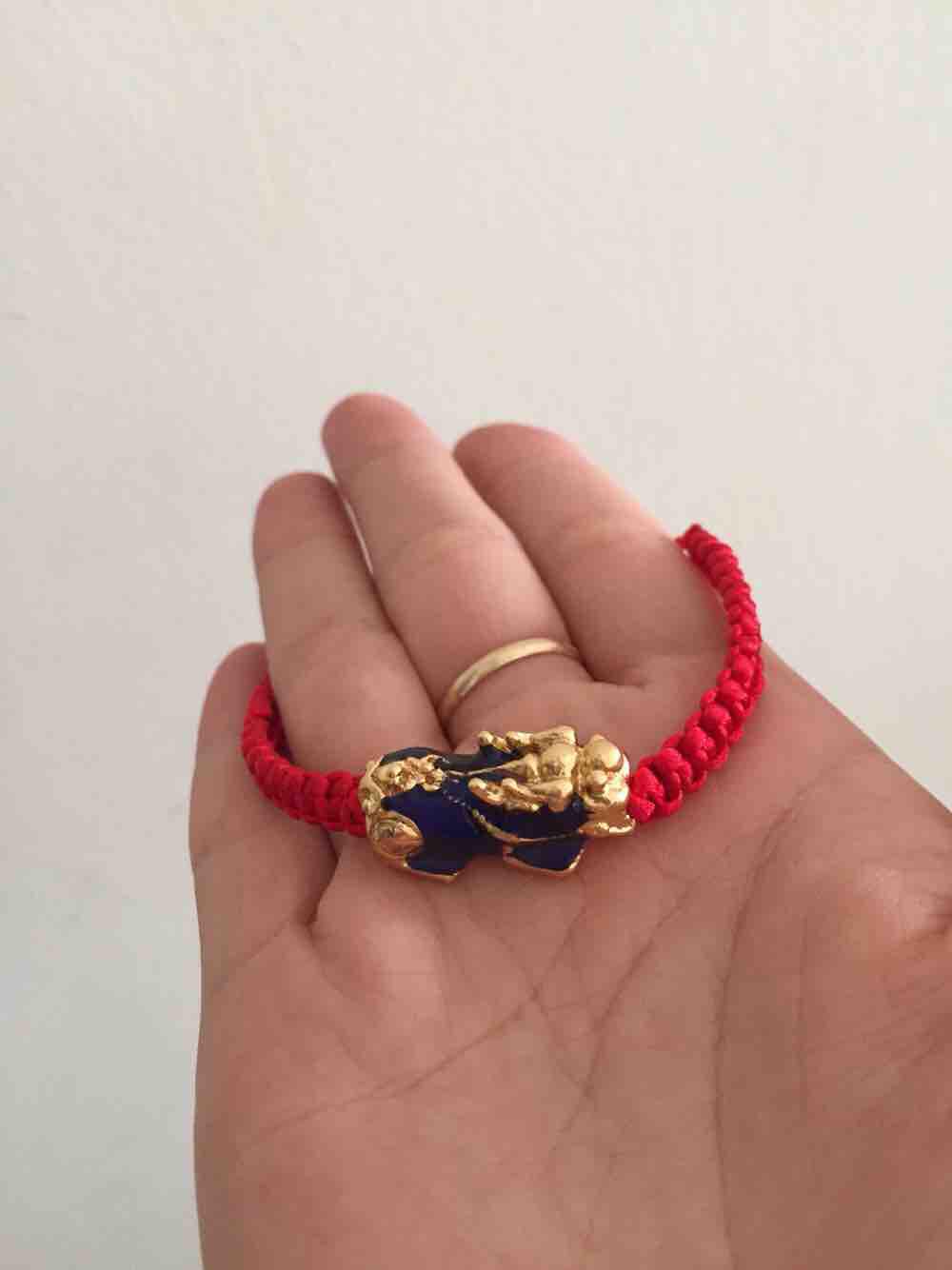 Vòng tay tỳ hưu đổi màu tết chỉ đỏ