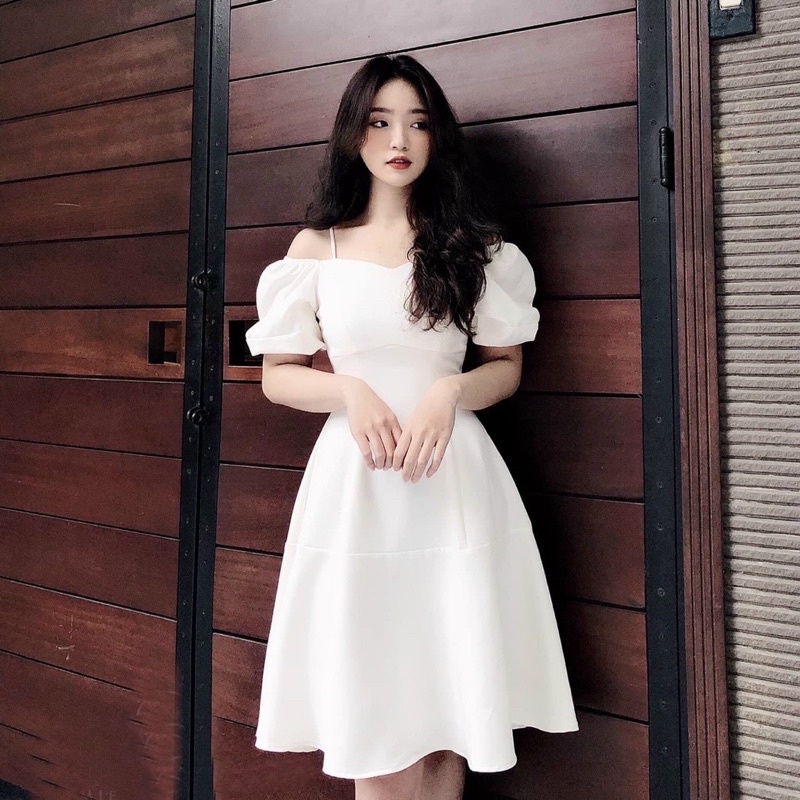 Đầm trắng xoè dây vai