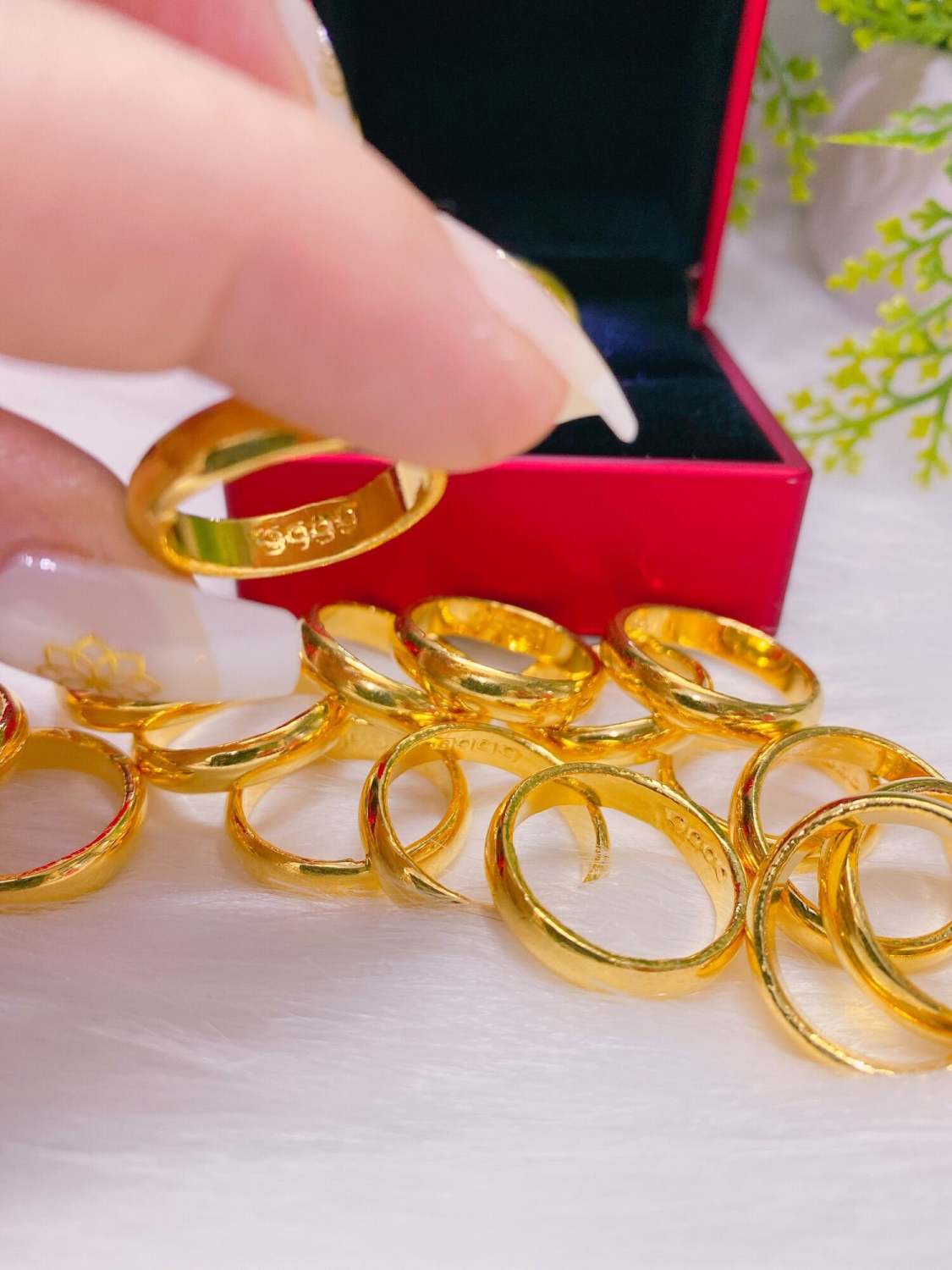 Nhẫn trơn mô phỏng 2 chỉ mạ vàng 24k xi cao cấp mẫu mới về bền màu nhẫn có khắc 4 số 9
