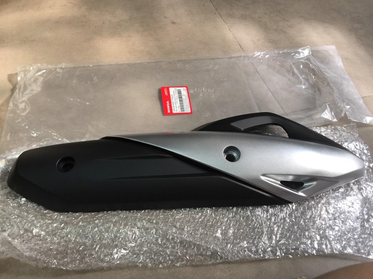 Ốp pô hãng Honda xe PCX đời 2018 2019 2020 2021 và giá chưa ốc nhé