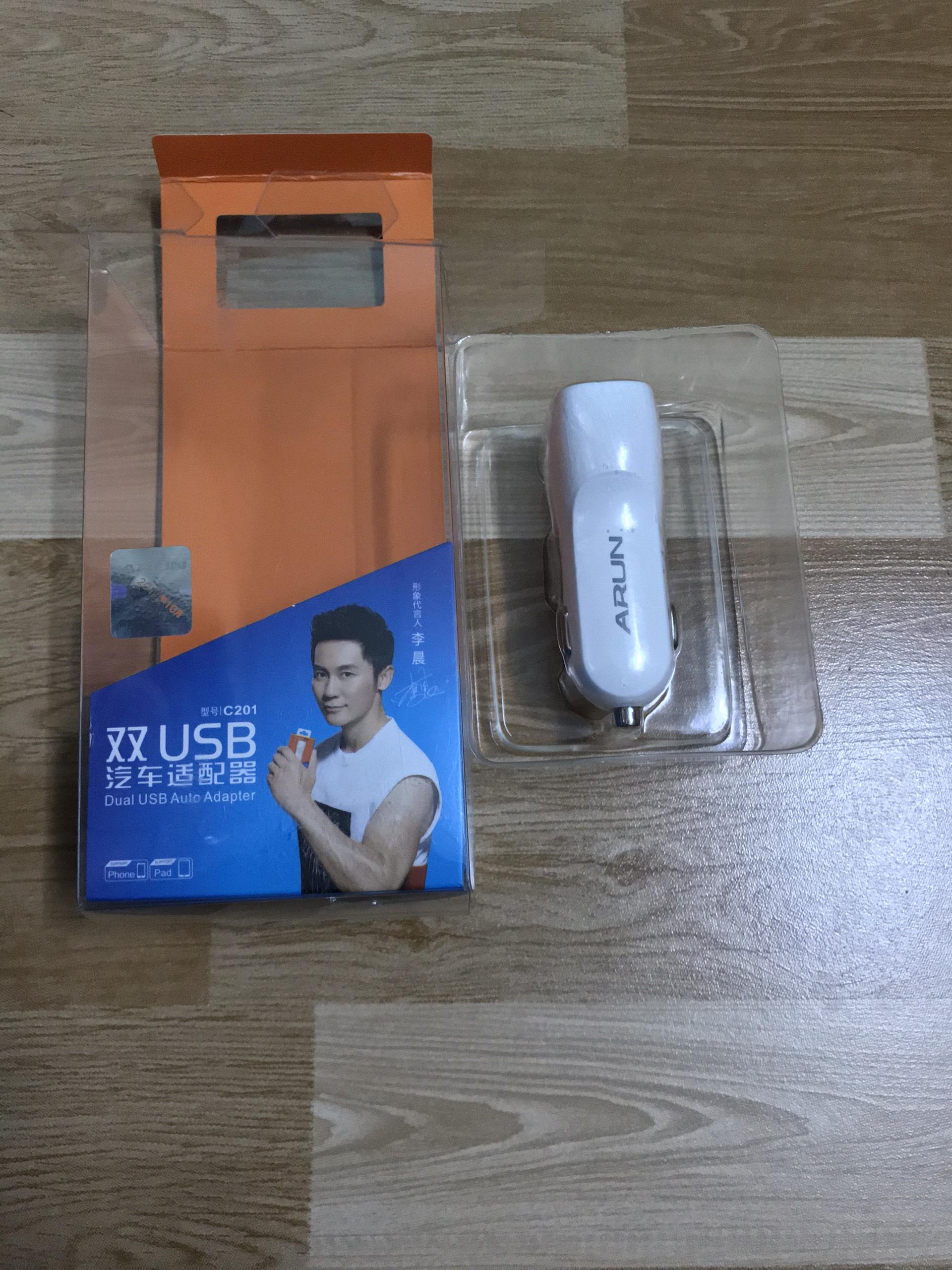 Cốc sạc xe hơi Arun 2 cổng sạc ,bảo hành 6 tháng