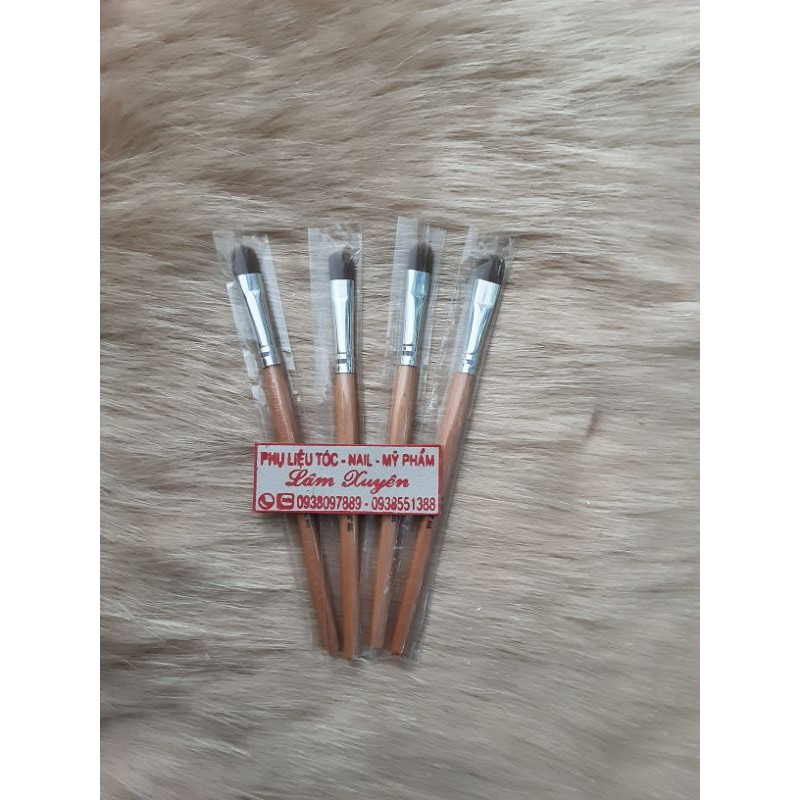 Cọ phen đầu móng tròn cán gỗ nhẹ dễ sử dụng