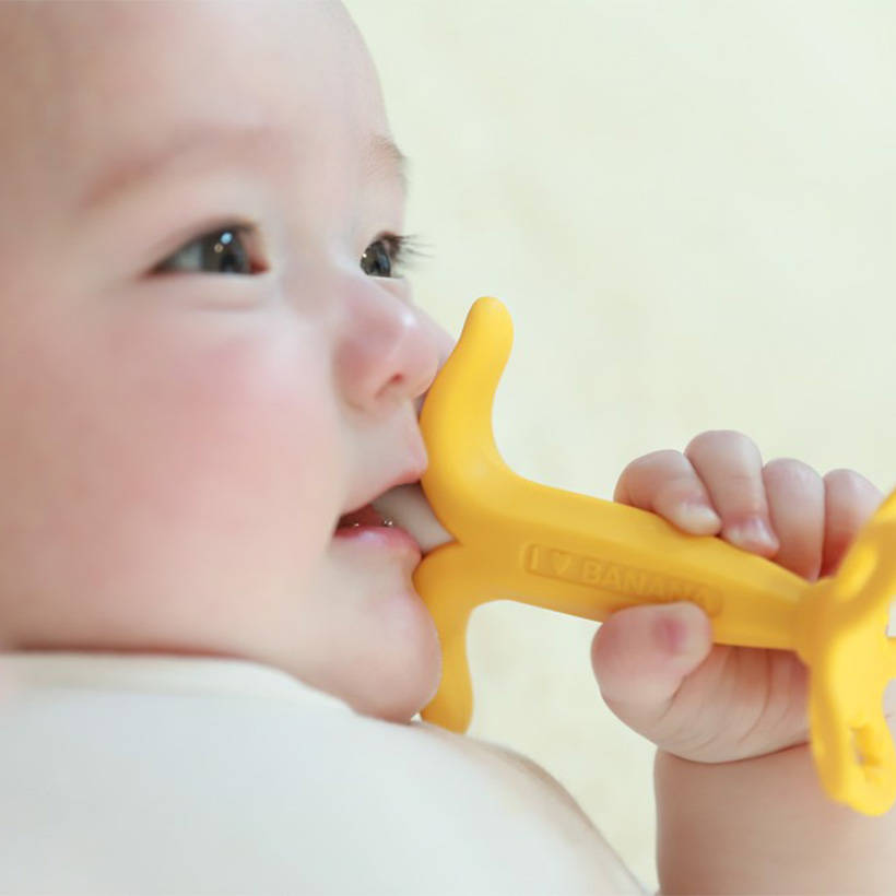 Ngậm nướu Ange hình quả chuối AG044