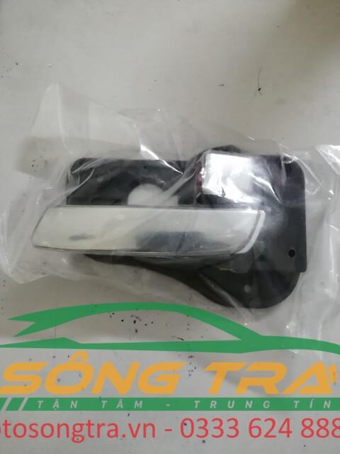 Tay mở cửa trong Carens, bên phụ