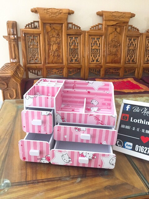 Kệ mỹ phẩm 3 tầng 4 hộc hello kitty sọc
