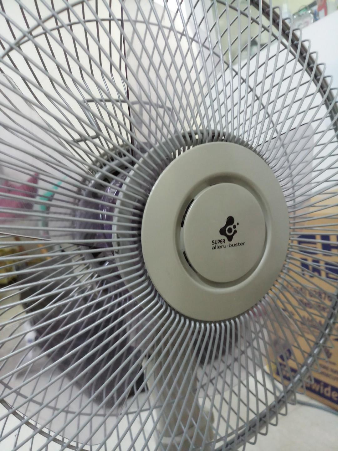 Quạt lửng có điều khiển KDK P30KH