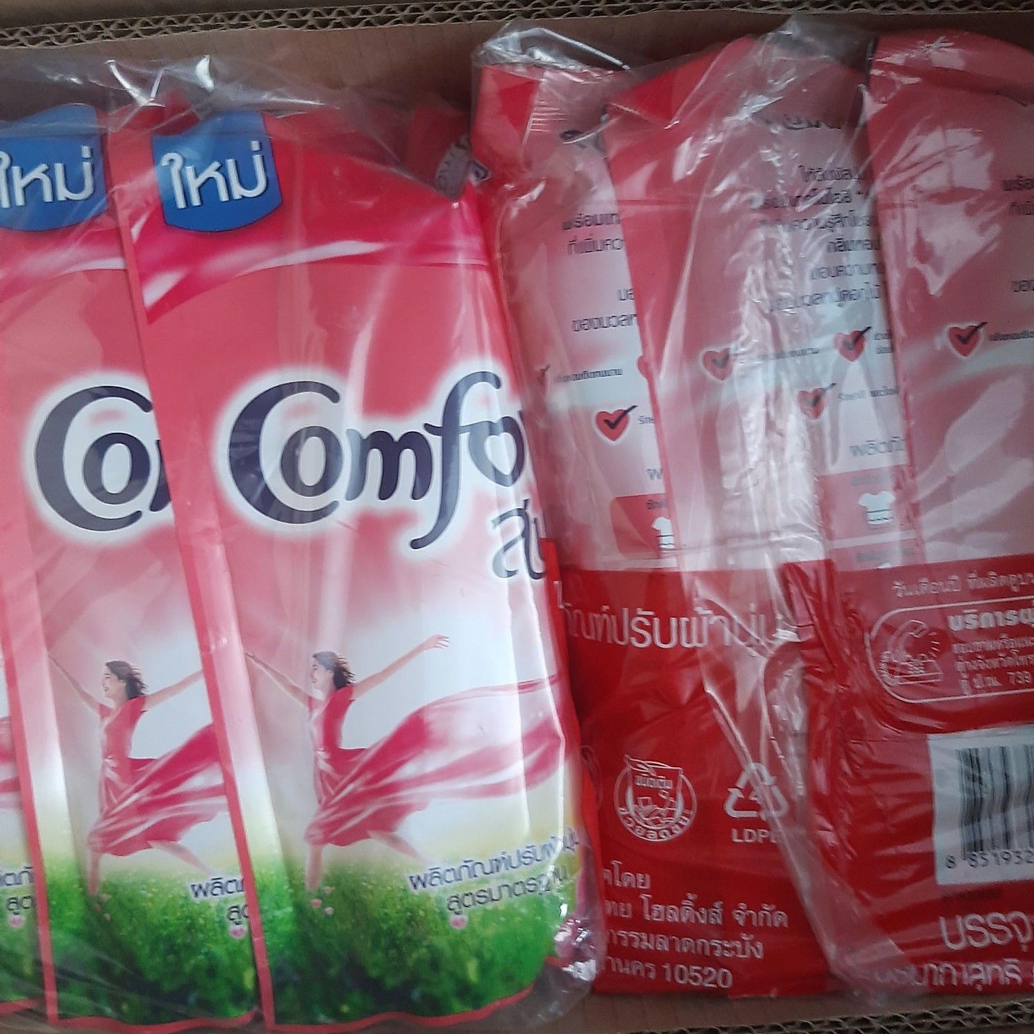(sét 4 gói) nước xả vải comfort thái lan màu đỏ 580ml