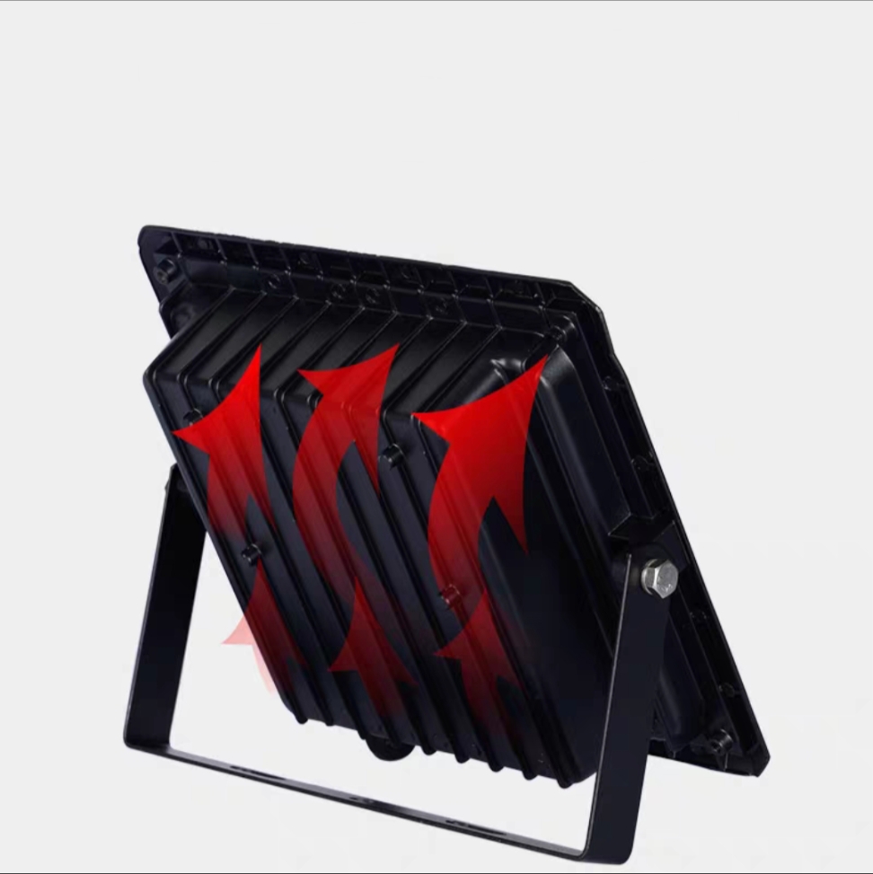 Đèn pha năng lượng mặt trời Vạn Năng 100W