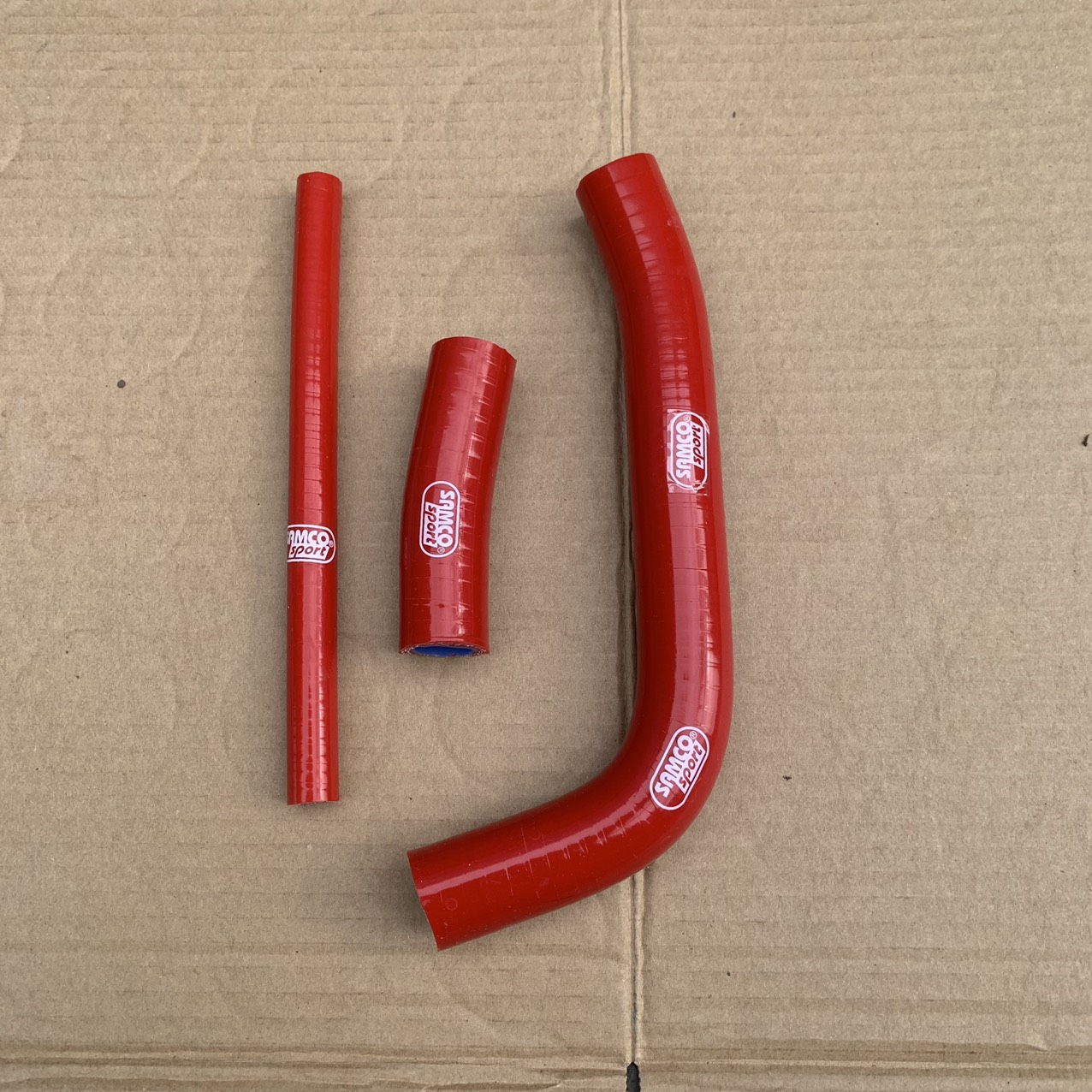 Ống nước xe EXCITER 150 màu đỏ hiệu SAMCO