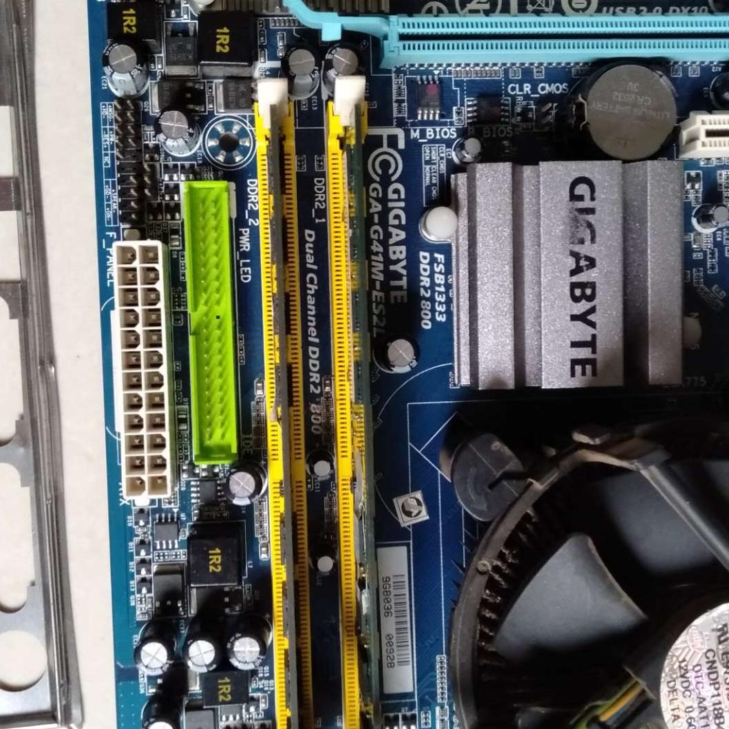 Combo main G41 gigabyte socket 775,Ram 4G dr2, CPU Intel e 8400