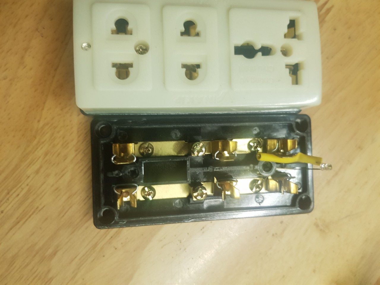[HCM]Ổ Cắm 3 Lỗ Chính Hãng VINAKIP- Siêu Bền