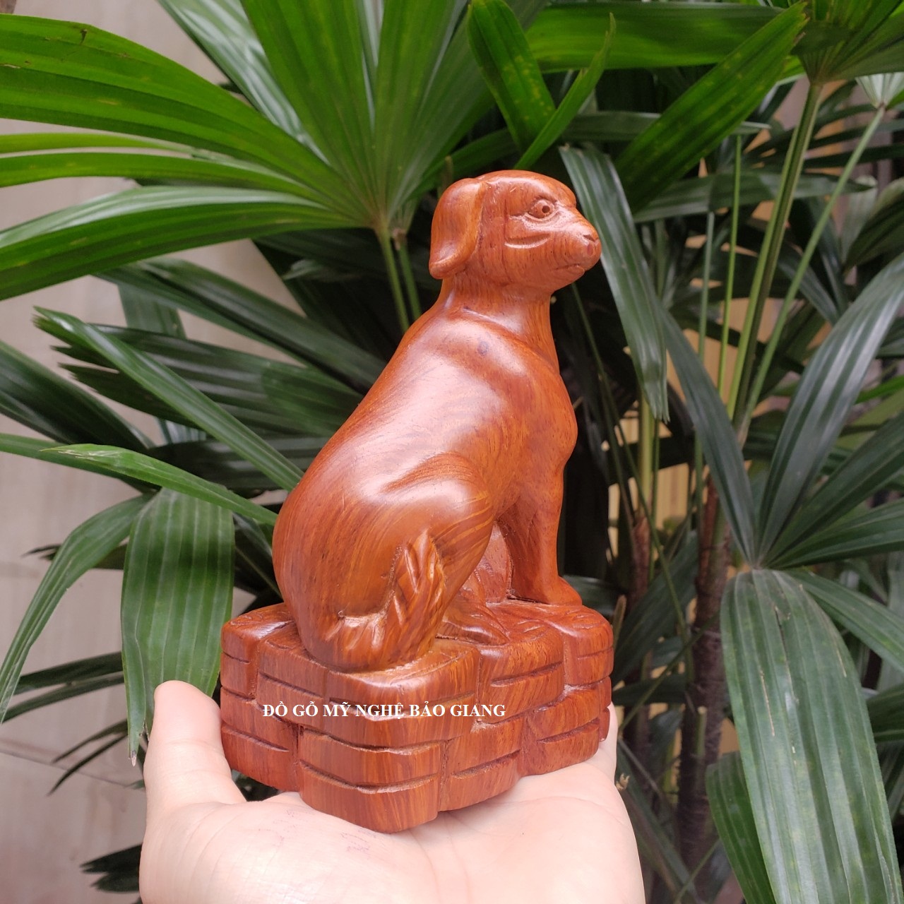 Tượng con chó gỗ hương