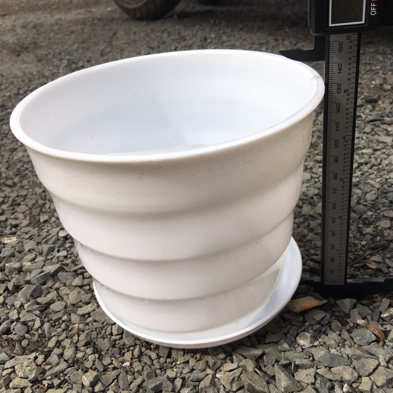 Chậu nhựa trắng kèm dĩa có đế 11cm