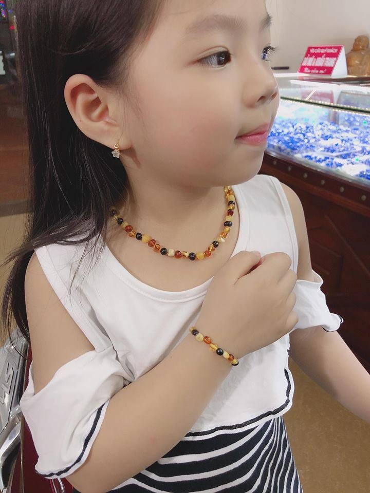 Vòng cổ hổ phách cho bé chuẩn