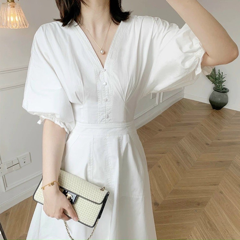 Đầm trắng cổ V tùng xoè