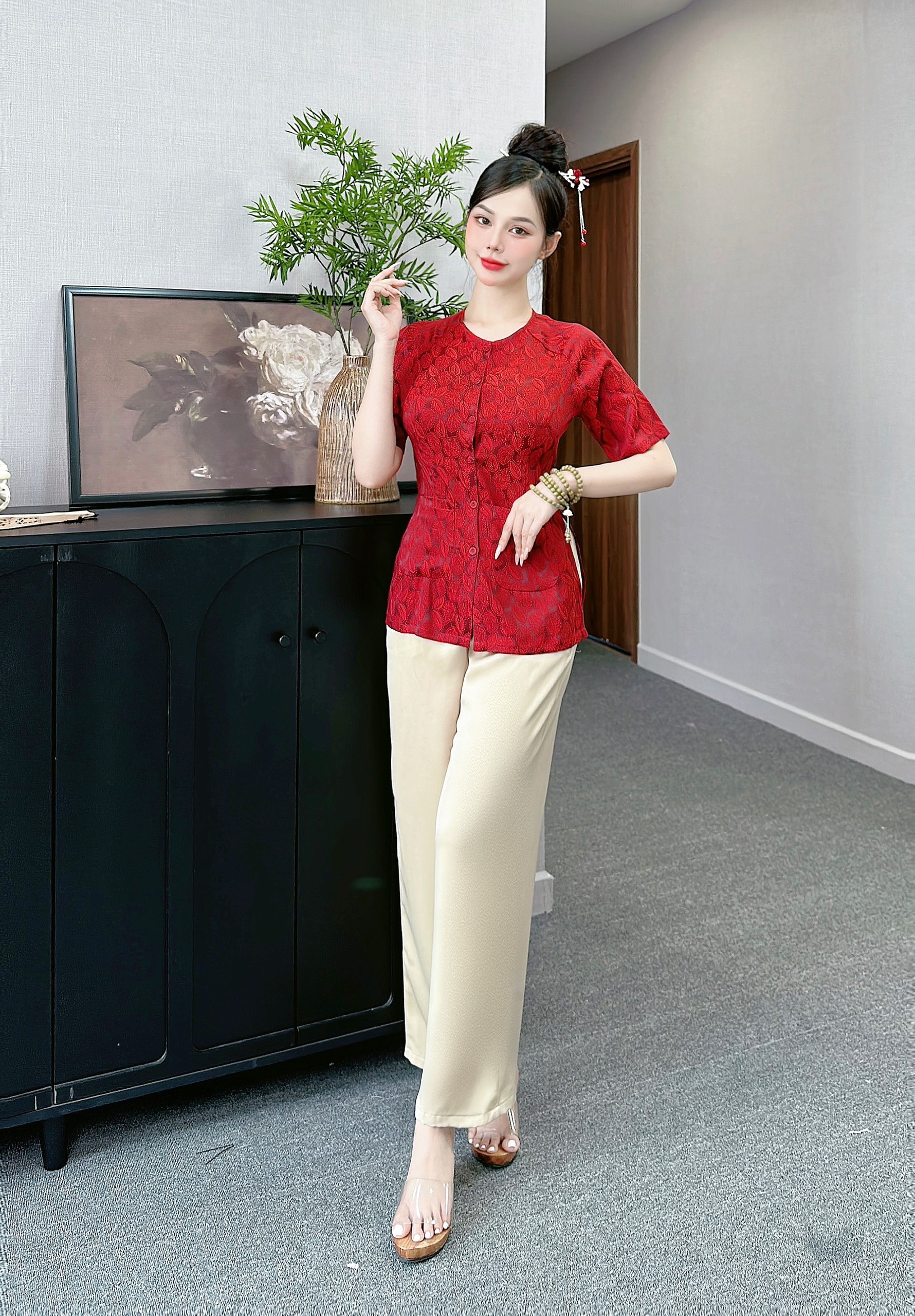 Bộ đồ áo bà ba lụa gấm hoa tay ngắn phối quần lụa nhung trơn