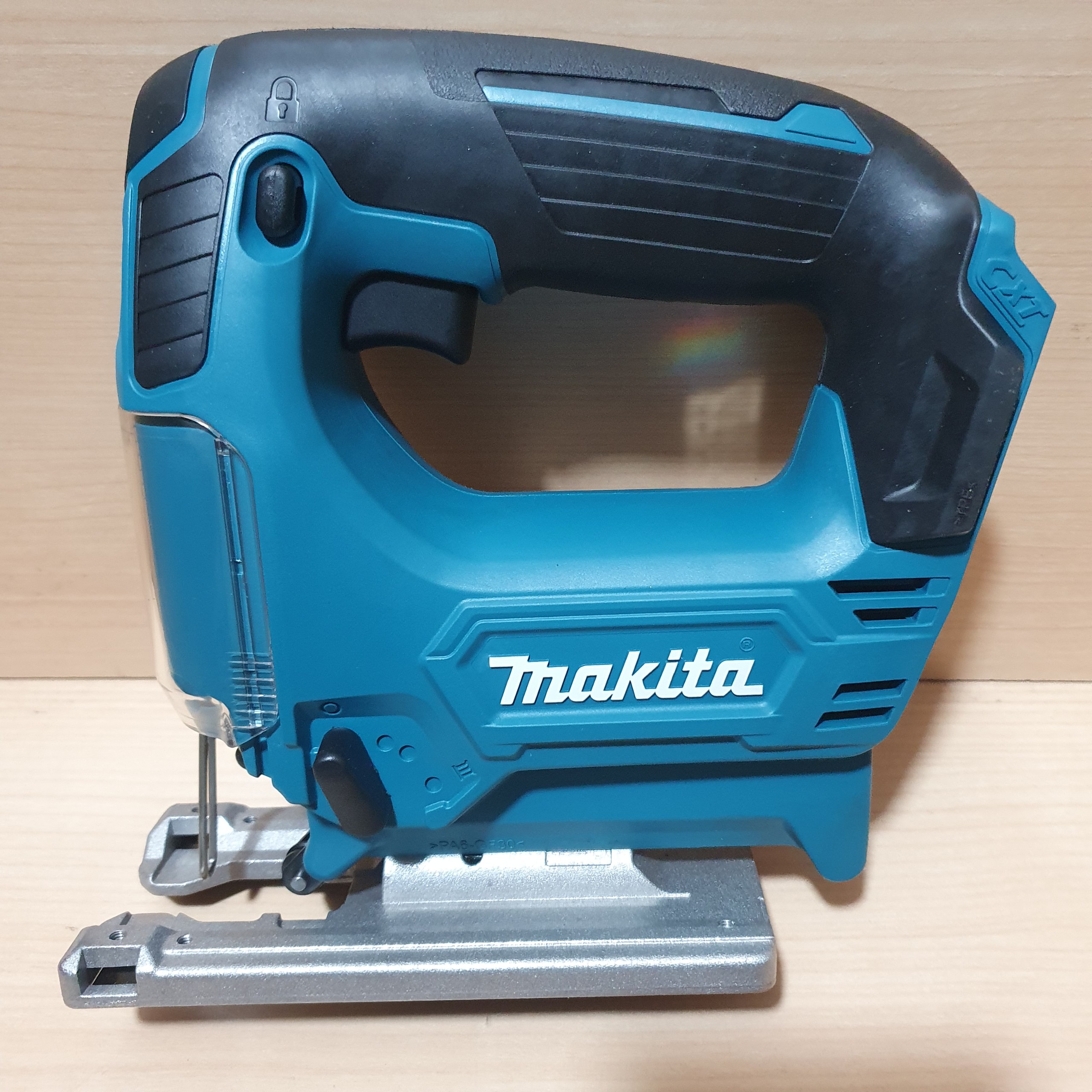 Máy cưa lọng dùng pin makita jv101dz 12v